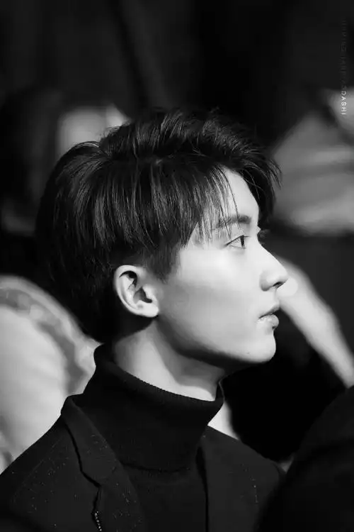 马嘉祺超话喜欢香的 帅的 好看的无敌的马嘉祺侧脸 直鼻万岁@时代少年