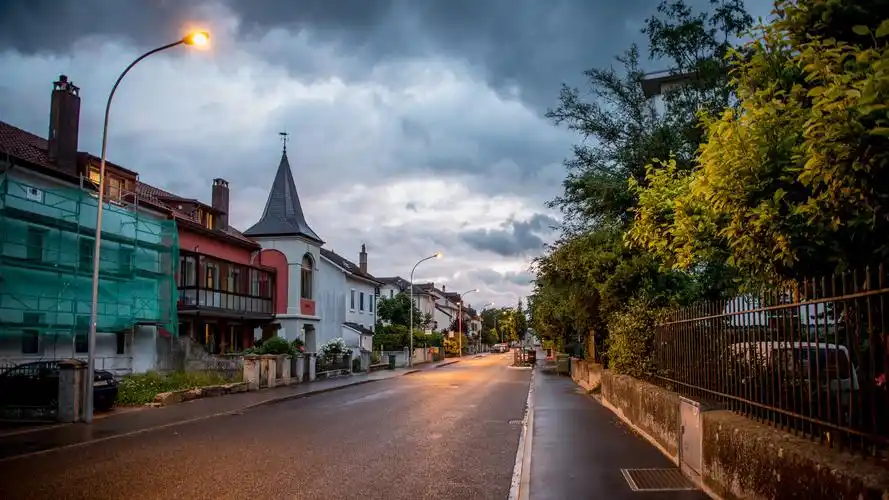 路,人行道,city,street,trees,clouds,road,sidewalks,壁纸,高清壁纸