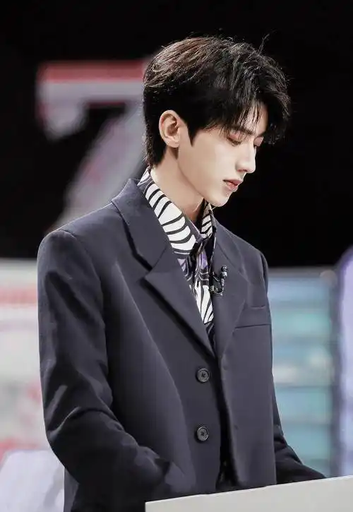 还有一个就是蔡徐坤的律师函警告了,相信我们大家都知道蔡徐坤推自己