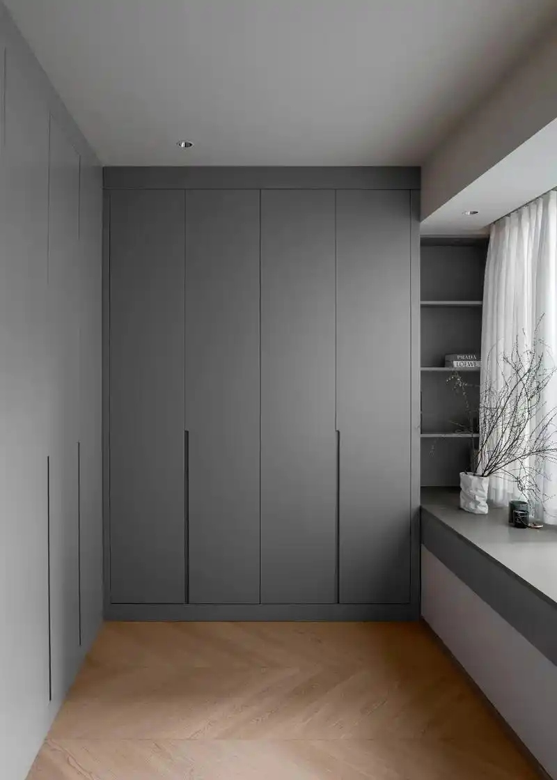 深色衣柜颜色搭配效果图.深色系并非沉闷晦涩,别样的搭配,另有 - 抖音