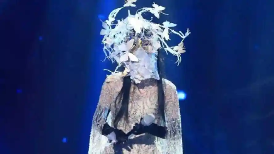 周深男扮女装演唱认出来的都是真爱