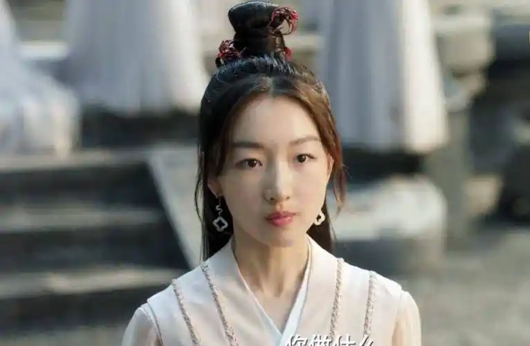 电视剧却总差点意思,周冬雨的每部电视剧都没有很好的播放量,也没做到