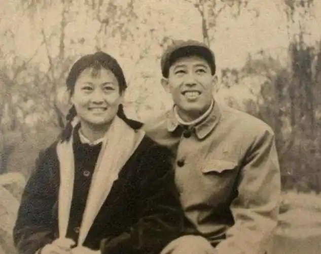 回顾演员文兴宇:因肺癌离世15年后,妻子张克境的坚持让人感动