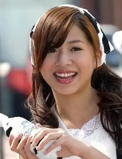 侯湘婷青春就是用来怀念让我们回去爱笑的邻家女孩