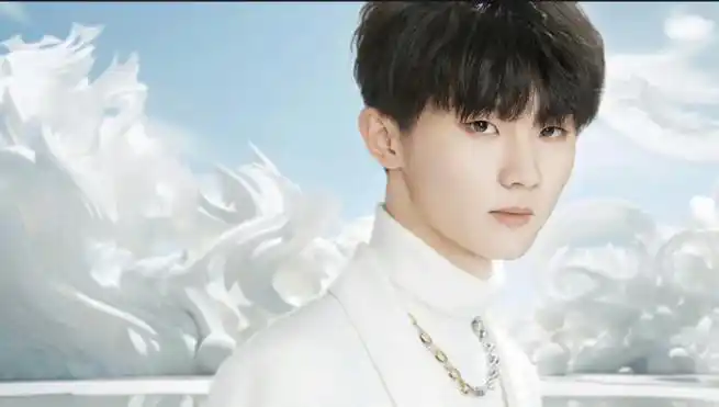 马嘉祺白西装造型图