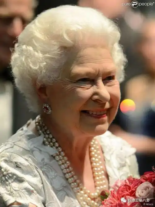 那些年英女王伊丽莎白二世戴过的华丽项链珍珠篇