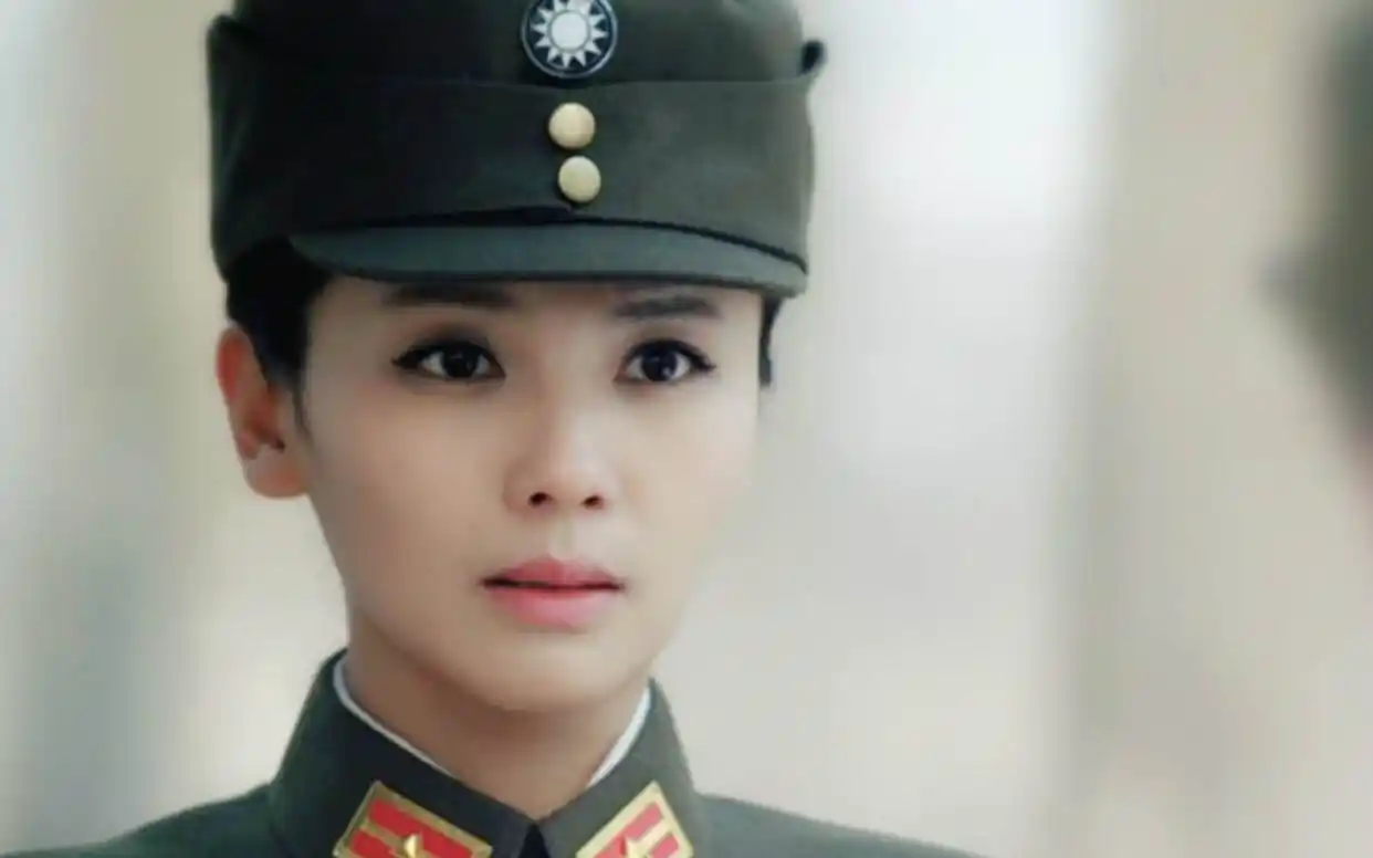 刘涛军装照.