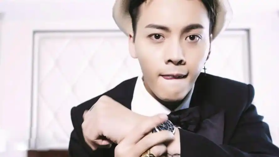 陈伟霆帅气西装写真图片桌面壁纸