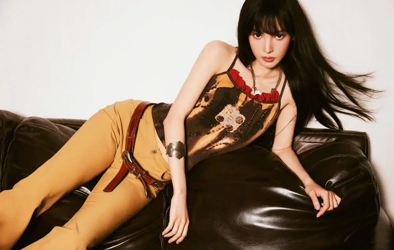 金晨长发飘飘优雅时尚写真