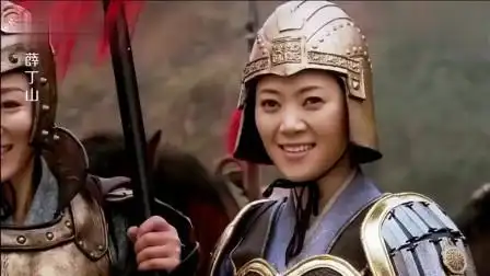 女将军怀孕了,还坚持上战场,不料要生孩子,士兵们用盾牌保护她