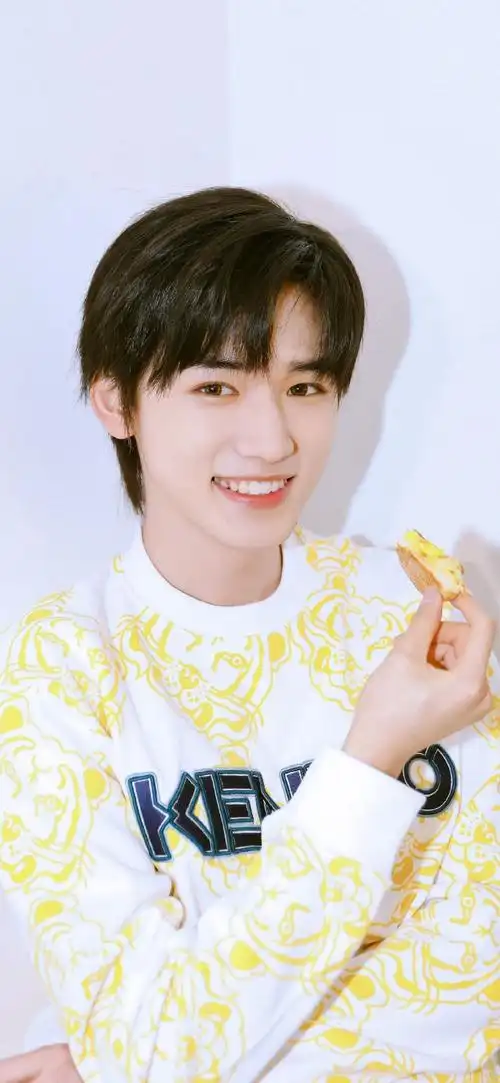 宋亚轩小黄人写真