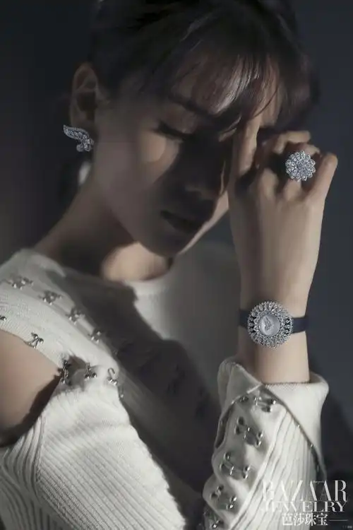 刘涛杂志大片曝光修长天鹅颈展绝佳状态