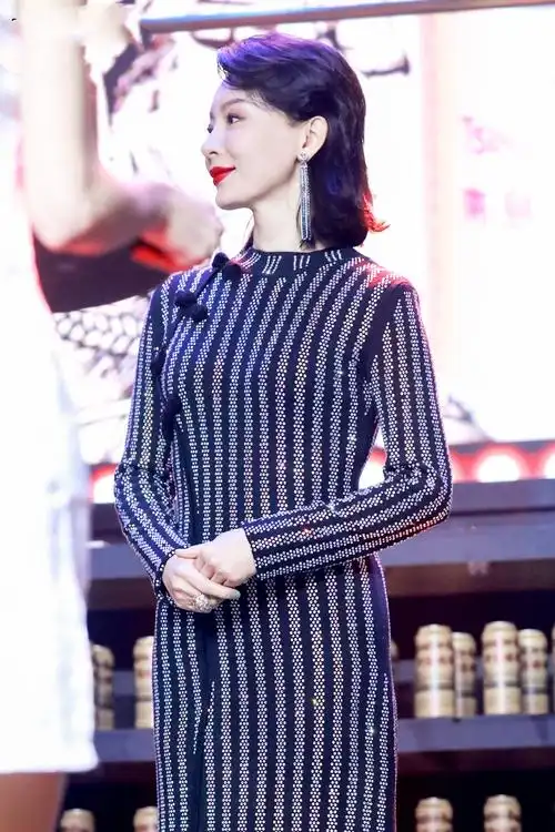 原创陈数终于高调美一回一袭亮片旗袍装搭配新发型亮相闪耀又惊艳