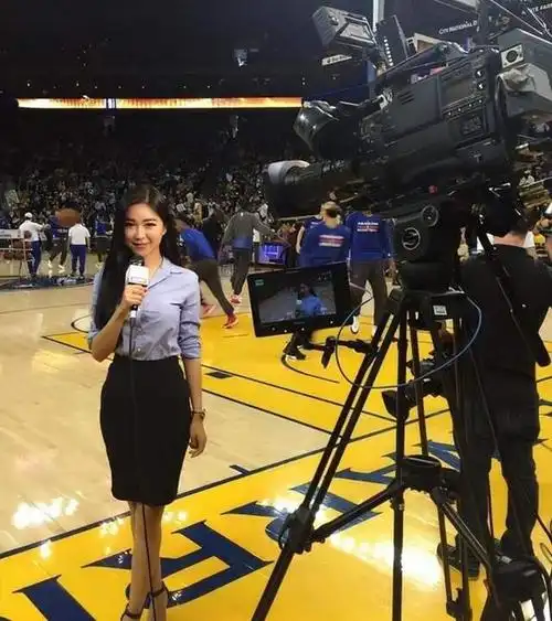 肤白貌美!美女记者周玲安也迎休赛期,爬山跑步做瑜伽大长腿吸睛