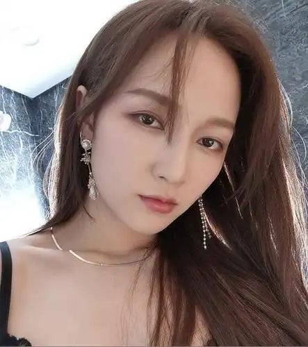 我来安利孟佳的美照了 她韩范的照片巨美!看了都想.