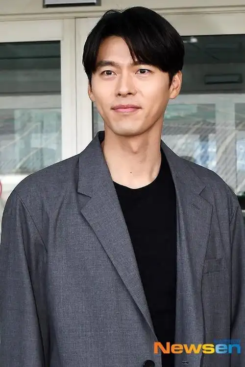 玄彬曝机场look "霸总上线"气场两米开外【组图】