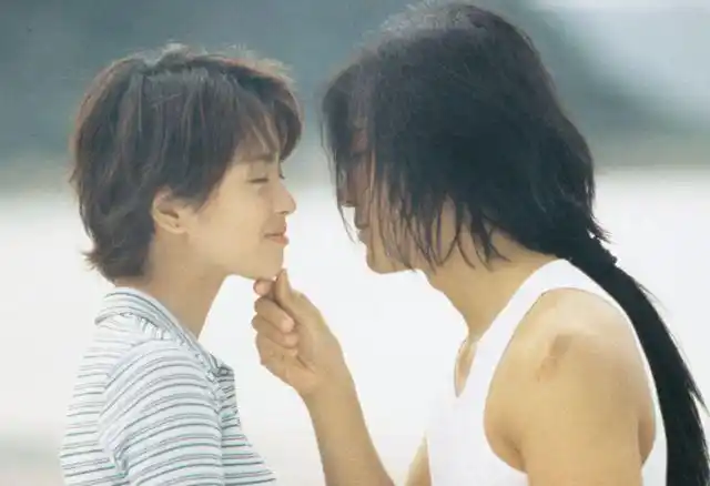 而郑伊健在和邵美琪一起七年后,分手转向了梁咏琪.