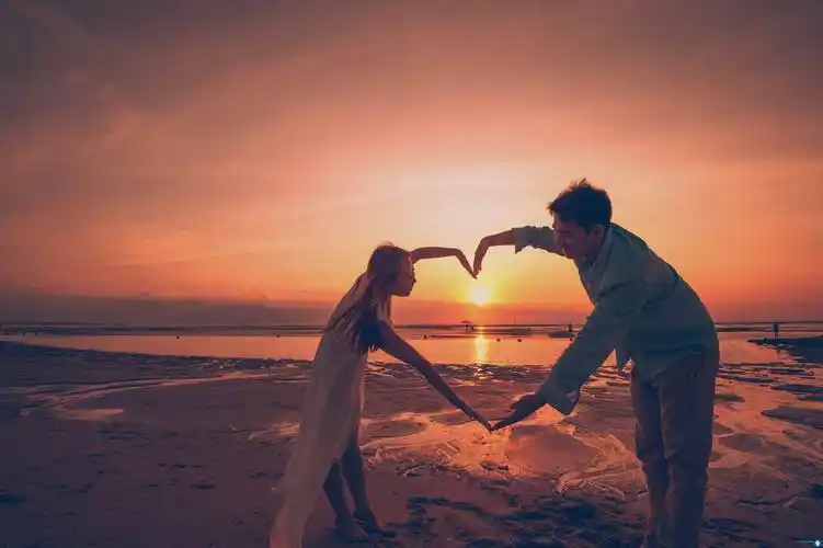 爱情壁纸-关于爱情的唯美句子 相濡以沫的爱情可望而不可求