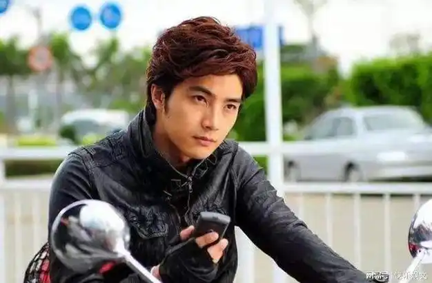 在酒店与年轻女子拥吻被拍,葛思齐称有证据|娇妻|贺军翔_网易订阅