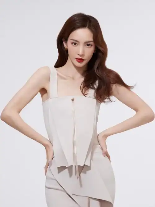 金晨写真笑面如花乖巧俏丽精致时尚