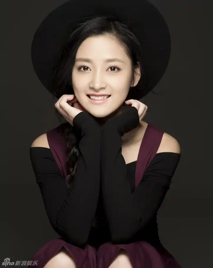 肖婷佳清新写真简约时尚