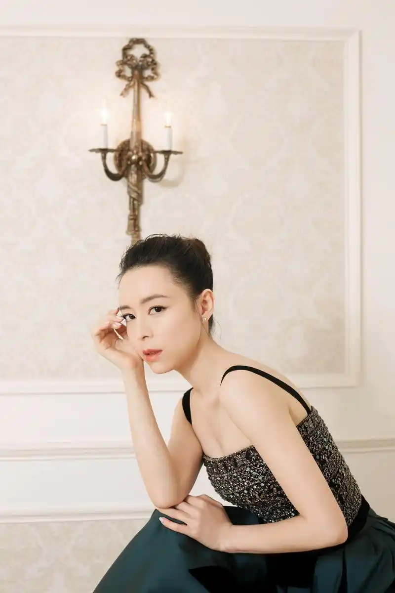 组图:张静初清新裙装亮相品牌首秀 展露优雅无双魅力_高清图集_新浪网