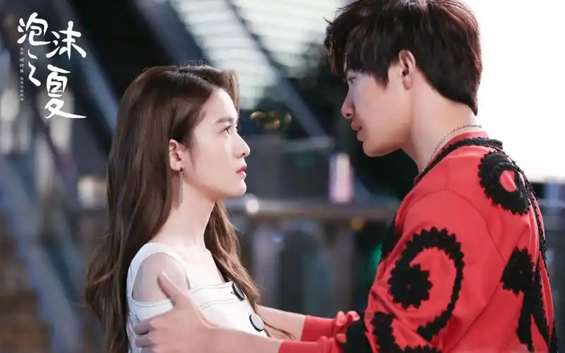 黄圣池女朋友是张雪迎真的吗,黄圣池和杨洋很像对比图