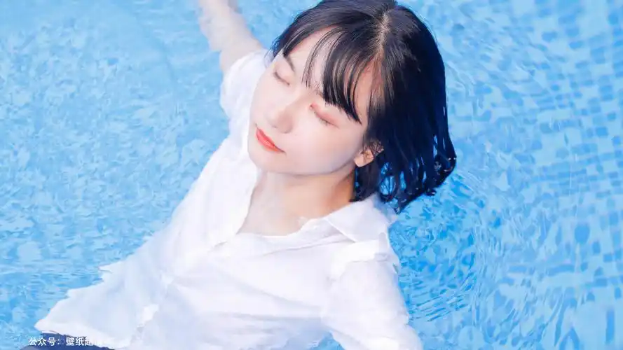 清凉抖音泳池小姐姐动态壁纸