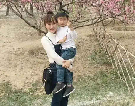 虽然是明星带有天然的优势,但是还是不得不说潘阳这样培养孩子的耐心