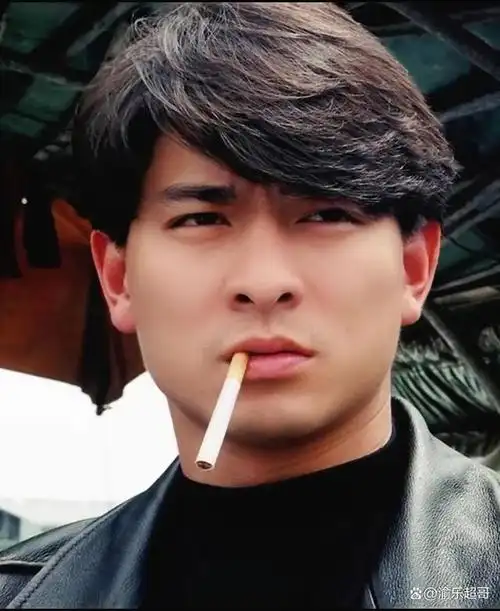 90年代,所有人都承认刘德华演戏很好,但认为他唱歌很烂.