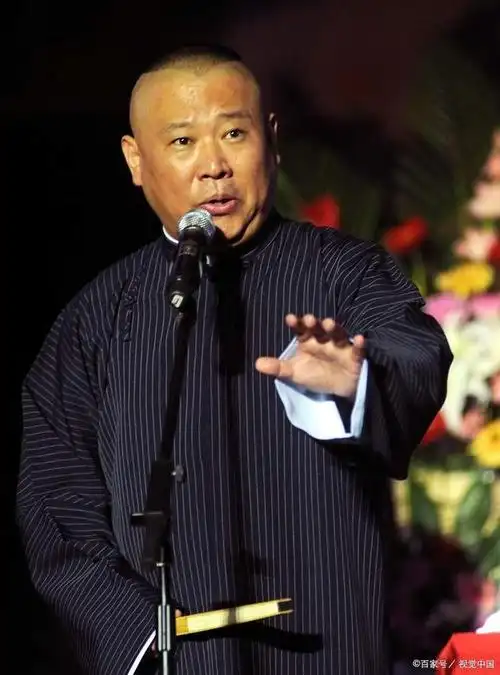 来百度app畅享高清图片最近,郭德纲的一段用英语说相声的视频登上了热