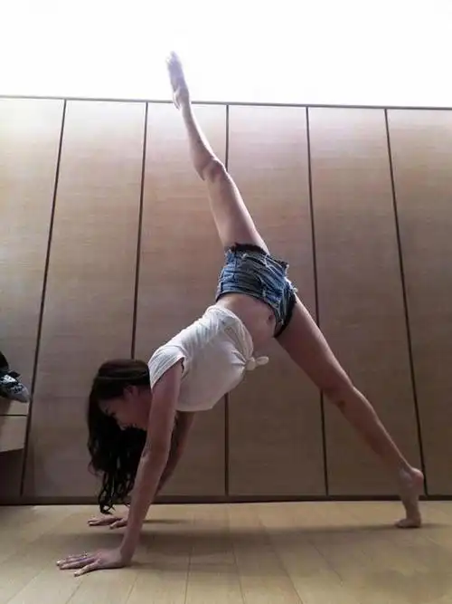 女明星一字马看呆众人!景甜和刘亦菲都是高手