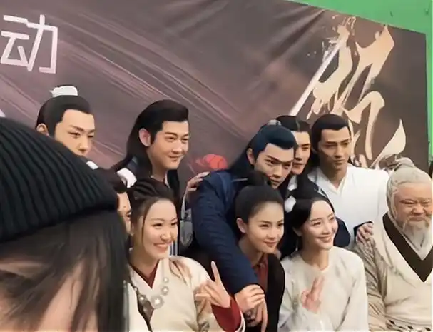 于正公司发艺照,许凯白鹿位置变动,表明"一哥一姐"_演技_军校_烈火