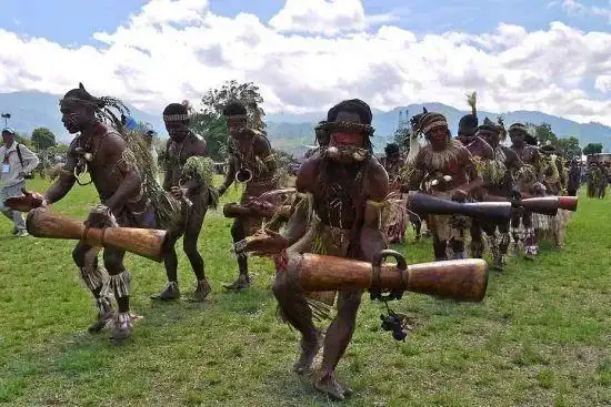 百年前被抓住的野人女孩结局如何去世前遗愿令人心酸