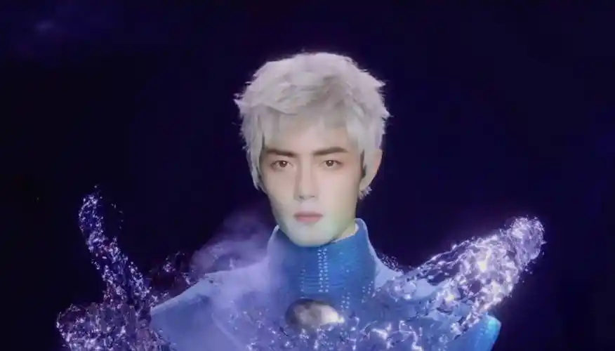 近日,许久未见的肖战曝光了他与时尚芭莎合作的科幻大片,在这短短的