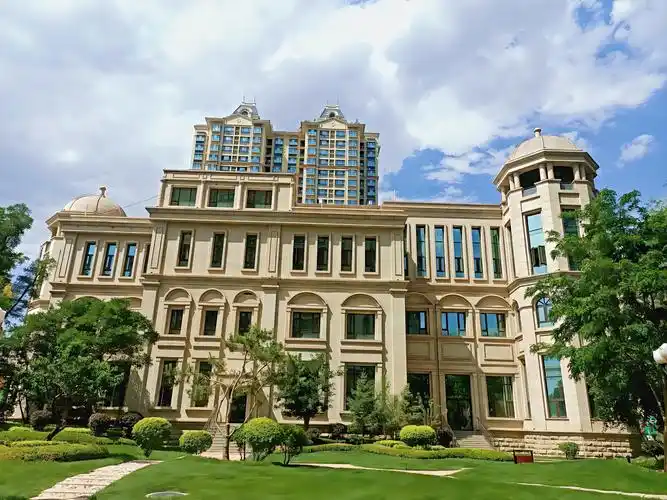 恒大山水城急售精装修南北通透3居室107平送家具家电