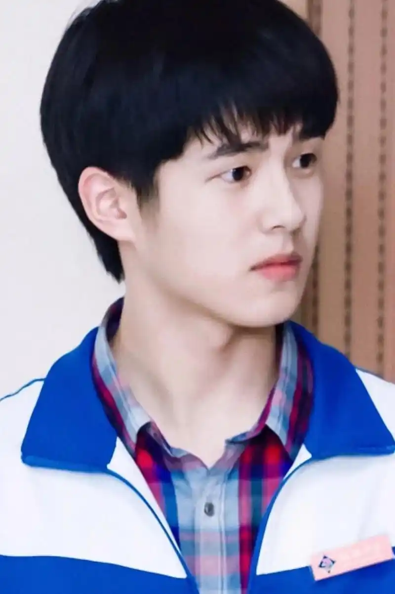 刘昊然近照曝光!眼小头油不敢认,网友:余淮的滤镜彻底碎了