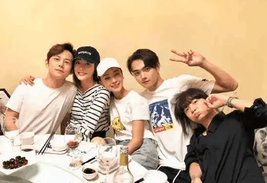 许凯深夜到白鹿家中做客两人是否恋爱网友等着好消息