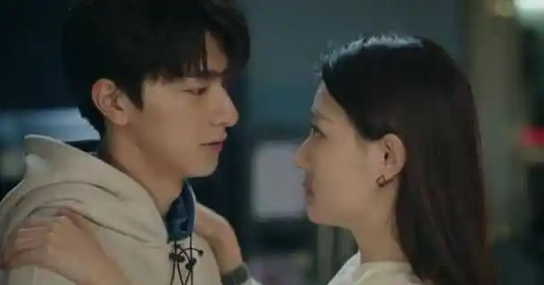 徐璐,18号上午突然上线,转发了有关新戏的宣传片段,并且和男主角林一