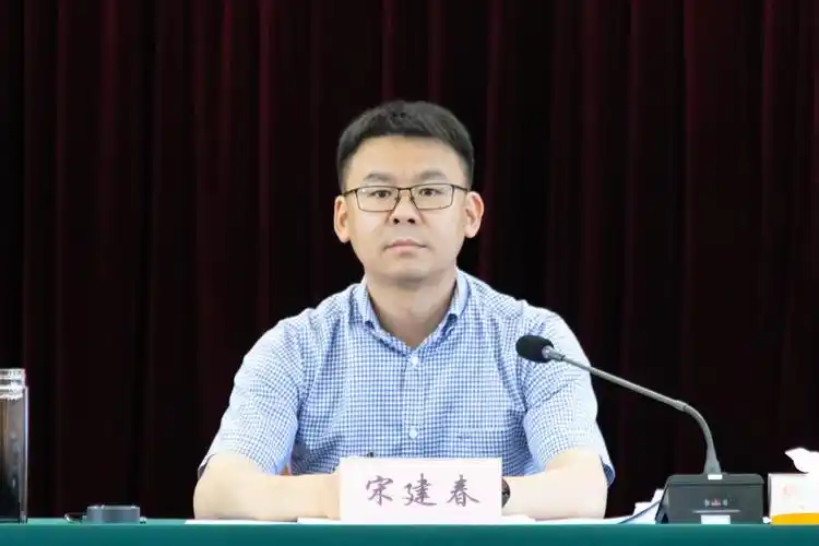 街道党工委书记宋建春在讲话中指出,沈志栋书记以"加强南北联动,提振