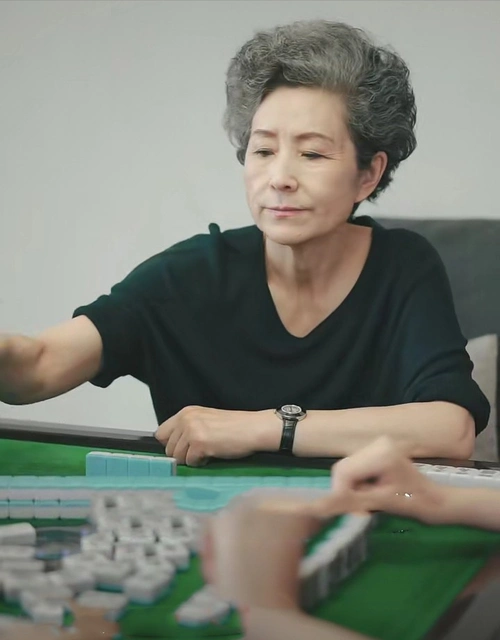 从家庭主妇到世界旗袍皇后曹美丽奶奶活成了中国女性的榜样