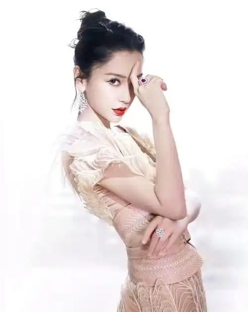 angelababy流动花瓣鱼尾裙惊艳红毯化身美人鱼网友太美了