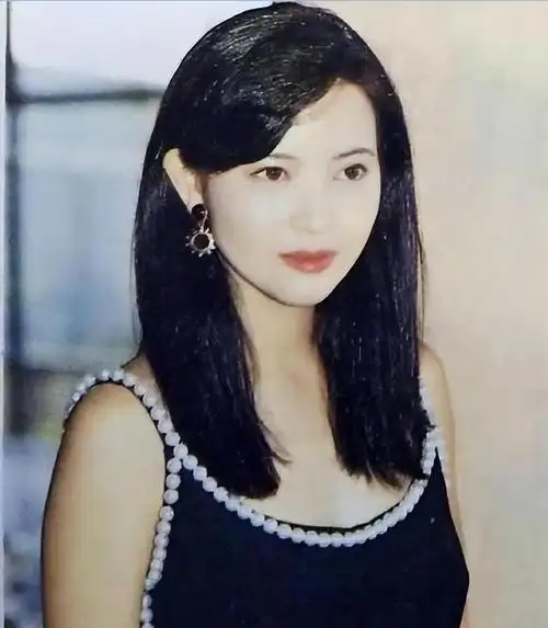 关于蓝洁瑛,大多数人对她的印象停留在《大话西游》里的"蜘蛛精",因为