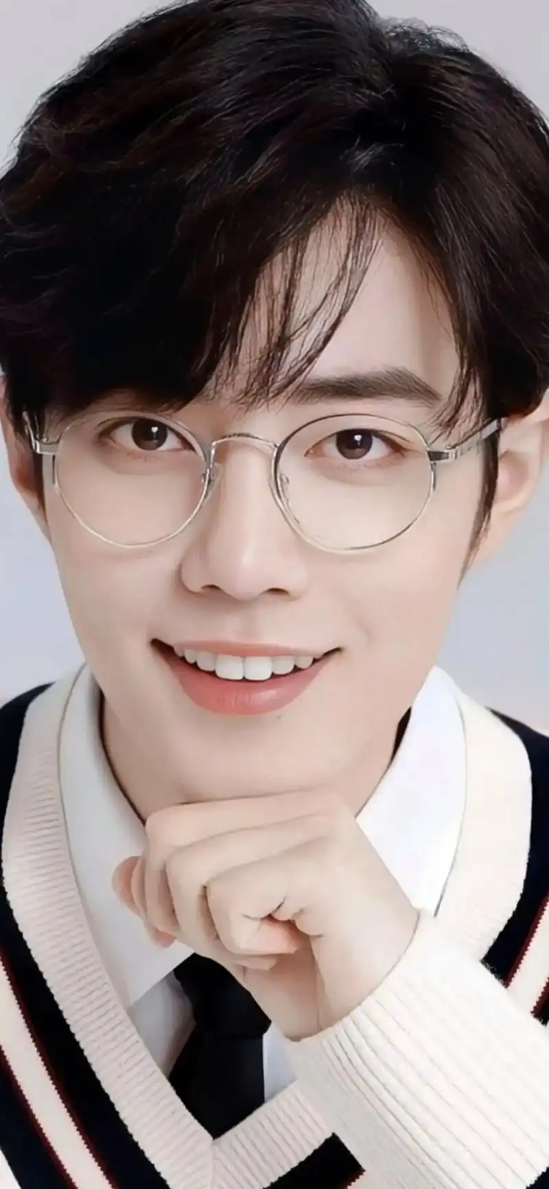 创作灵感 #肖战戴眼镜的造型图片 啊啊～对眼镜毫无抵抗力!