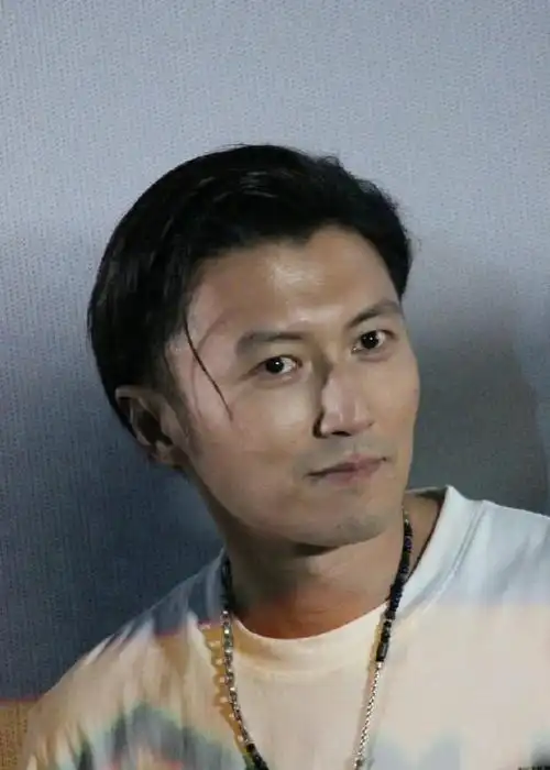 现在还有不化妆的男明星吗?