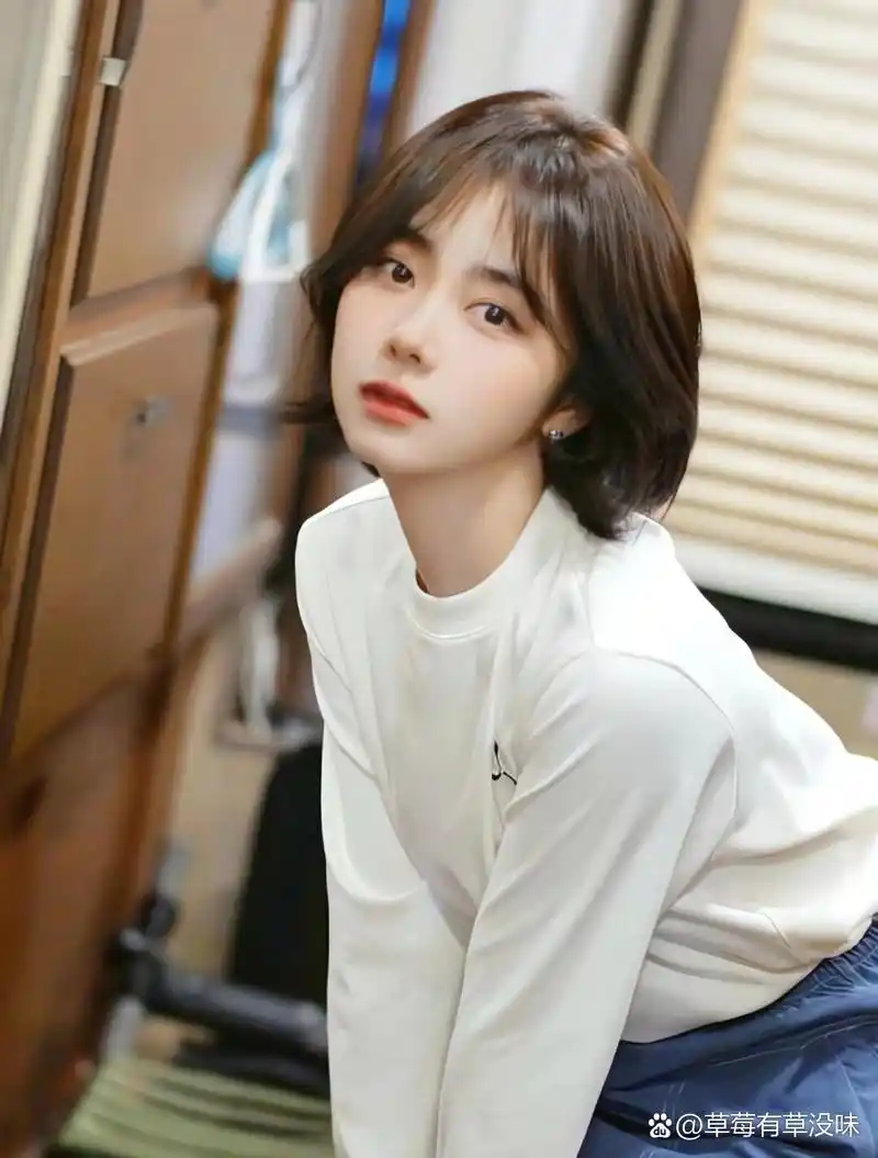 谭松韵稀有照片,松果们过来打卡了 稀有照片真的超好看哒,松果们过来