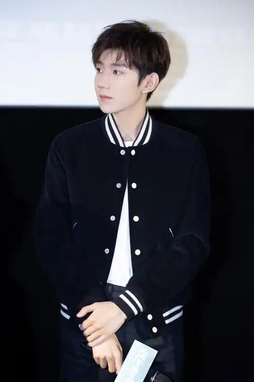 2020tfboys王源 《我和我的家乡》路演_高清图片大全-爱豆app