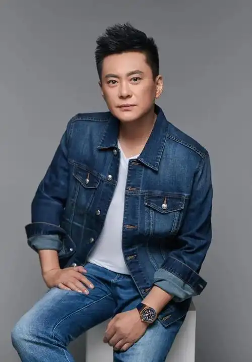 回顾演员王斑对曹颖一见钟情结婚14年生一子浪漫如初