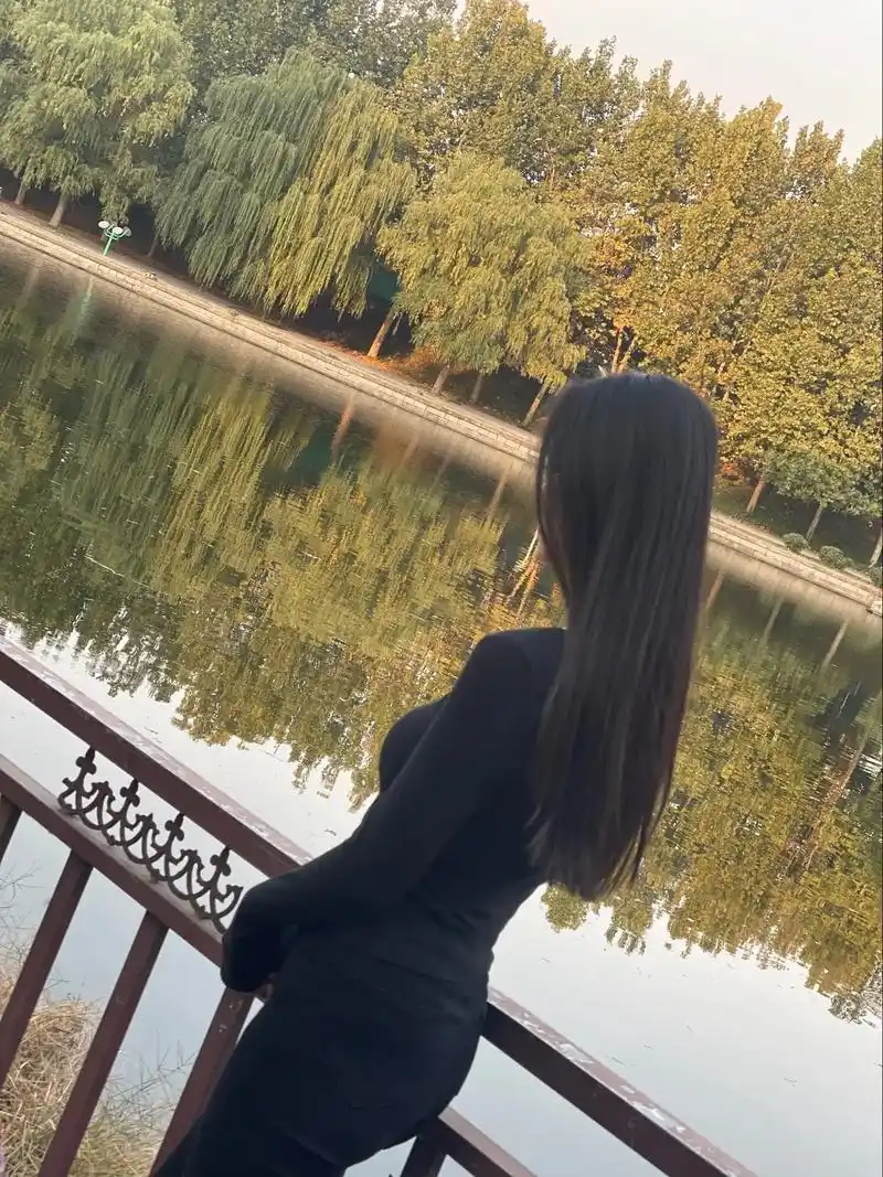 背影 #背影杀 #谁还不是小腰精 #分享照片 #黑长直 - 抖音