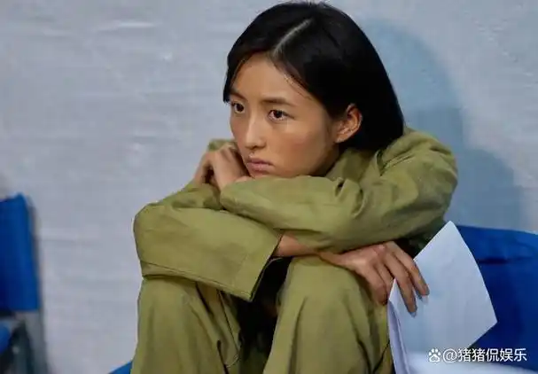 同样是演抗战剧两位00后演员张子枫演技惹争议易烊千玺获赞